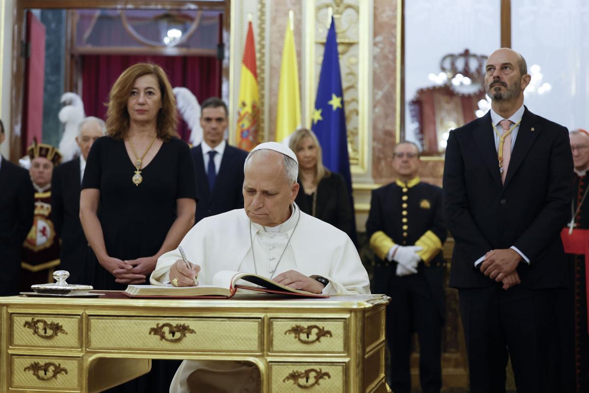 Francina Armengol recibe al papa León XIV en el Congreso de los Diputados