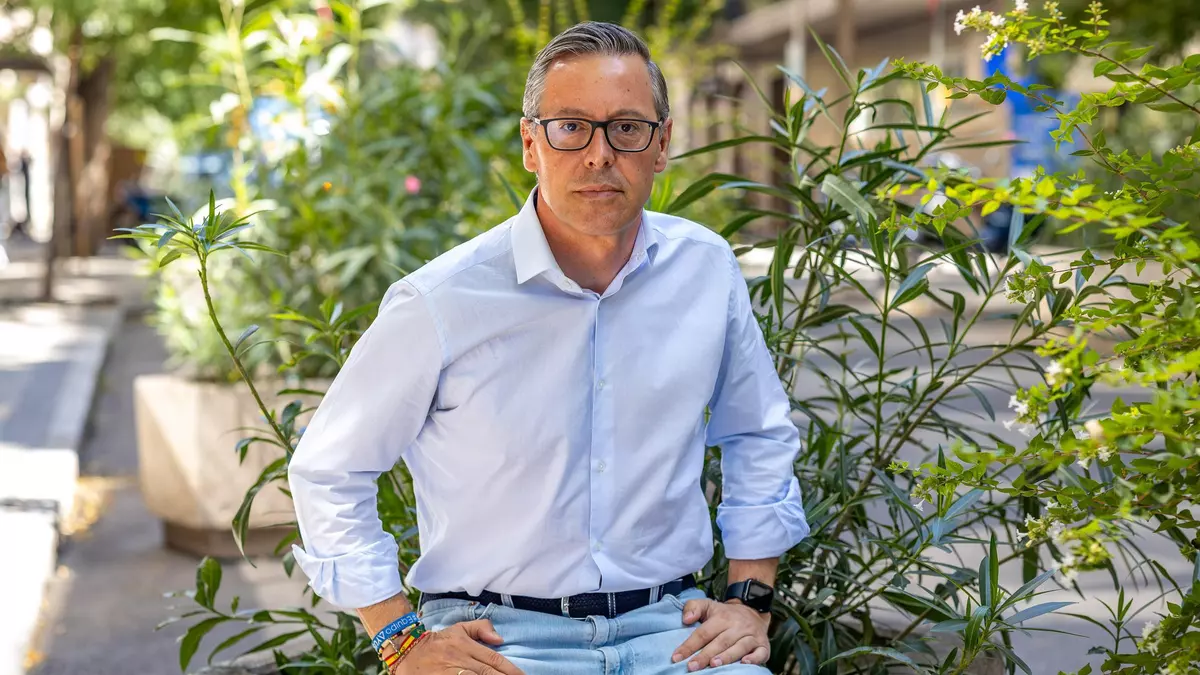 Alfonso Serrano: "Si le parezco duro, podría serlo mucho más. Me tengo que sujetar muchas veces"