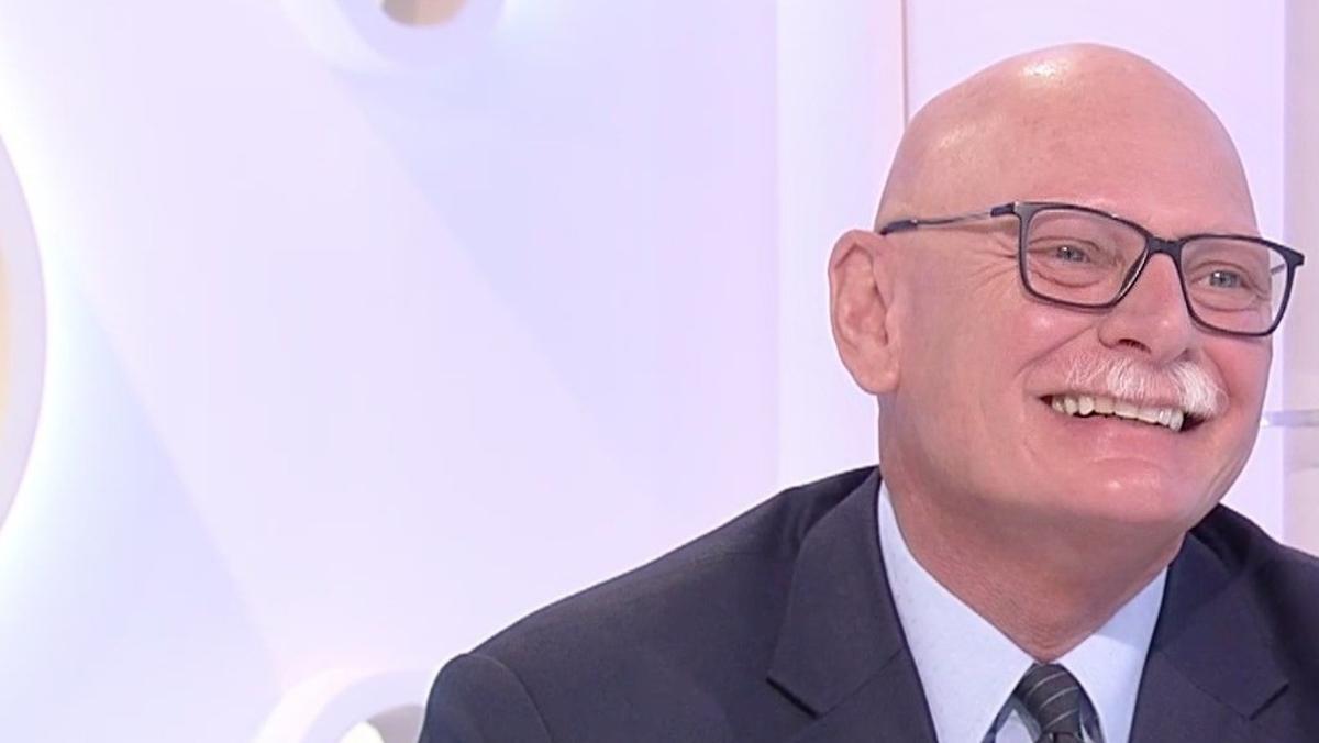 Hoffman insta que Barcelona lideri la investigació en bateries de mòbils Hoffman insta que Barcelona lideri la investigació en bateries de mòbils