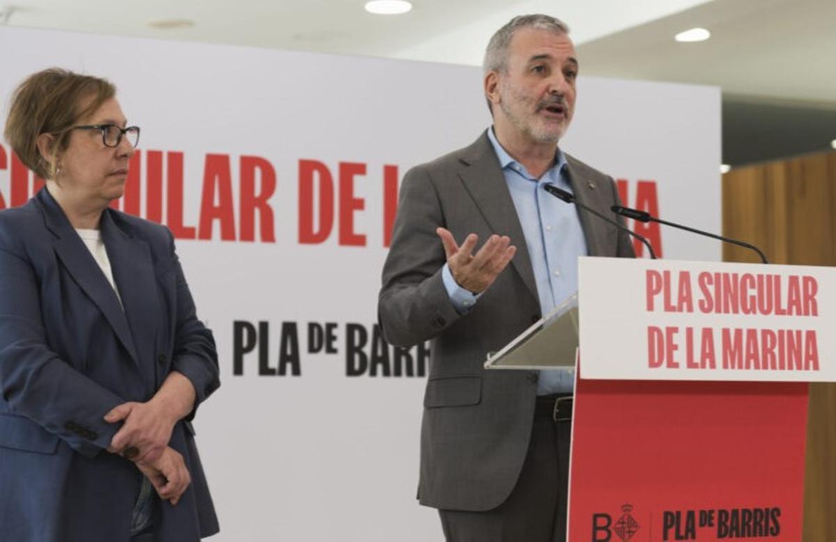 La concejala Raquel Gil y el alcalde Jaume Collboni, durante la presentación del plan para la Marina.