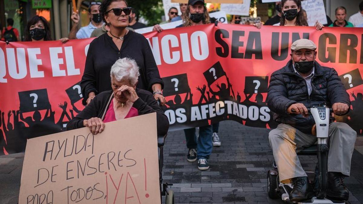 Manifestación de los afectados por el volcán en La Palma.