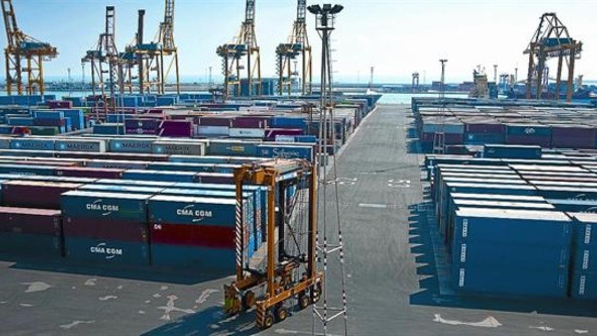 Terminal de contenedores en el Puerto de Barcelona.