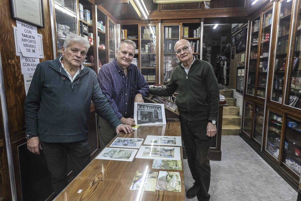 La despedida de Eutimio, una papelería con casi un siglo de vida en Alicante La despedida de Eutimio, una papelería con casi un siglo de vida en Alicante