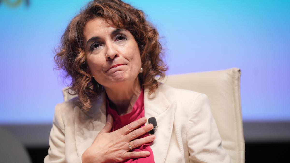 La vicepresidenta primera del Gobierno y ministra de Hacienda, María Jesús Montero, durante su participación en los Encuentros SER, a 12 de enero del 2024 en Sevilla (Andalucía, España).