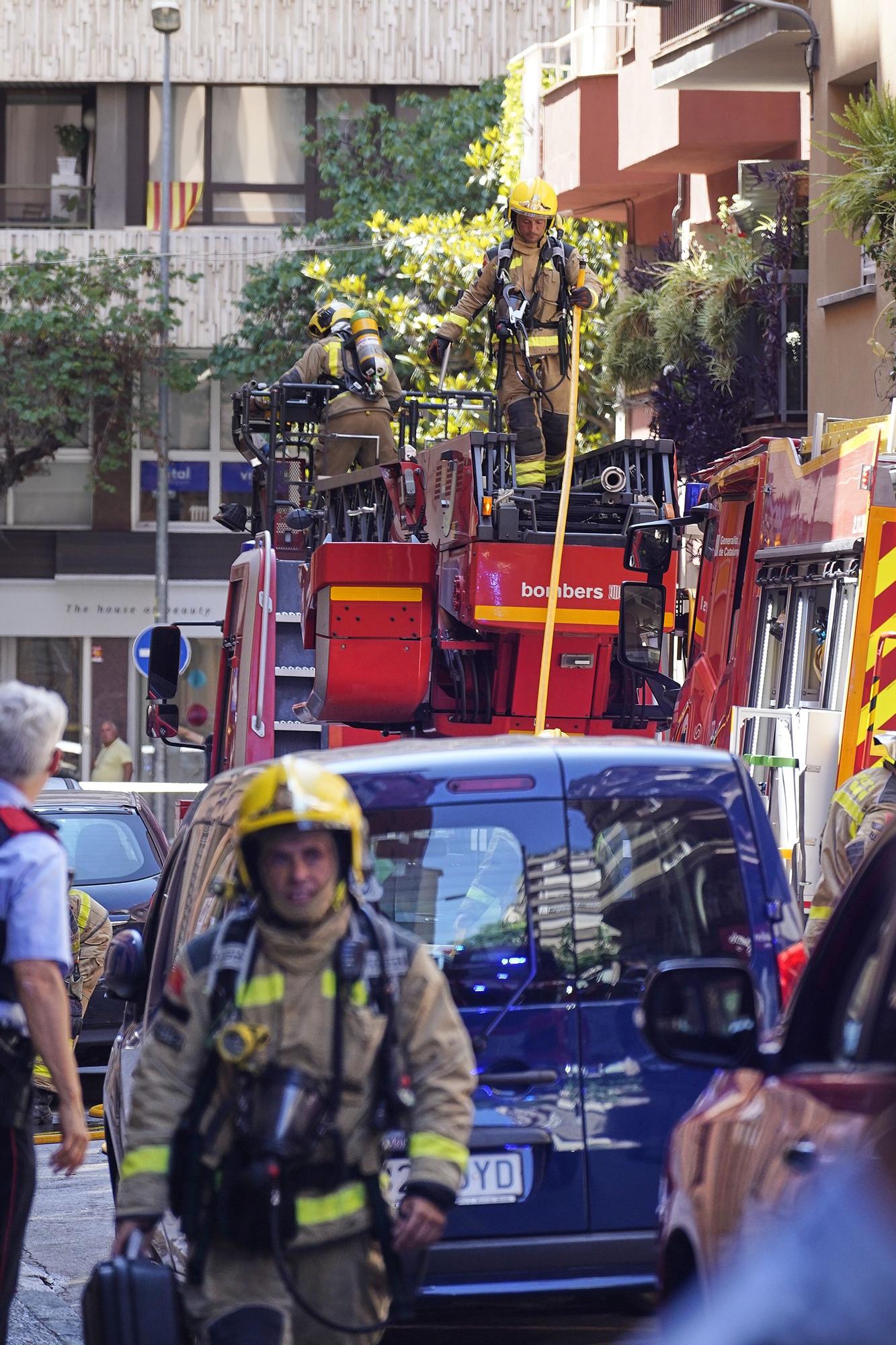 Incendi amb tres ferits lleus a Girona