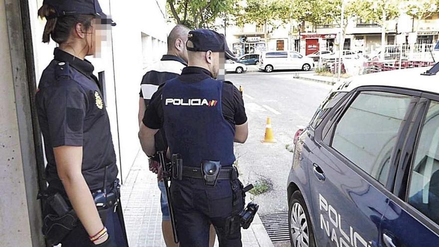 El menor fue arrestado por agentes de la Policía Nacional de Palma.