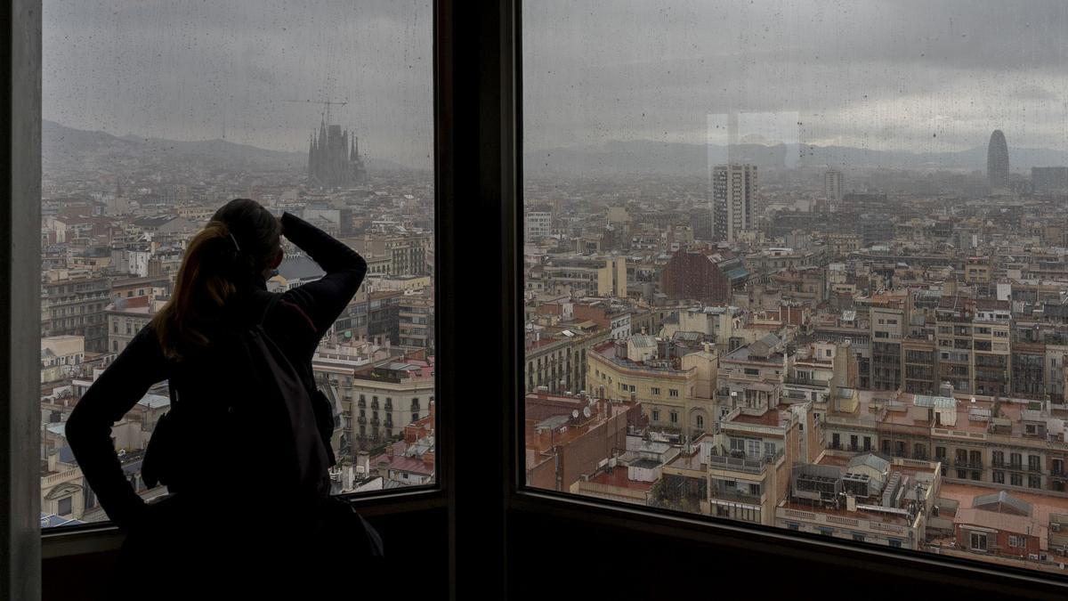 La planta 20 de la Torre Urquinaona se abre al público como el primer mirador panorámico de la ciudad