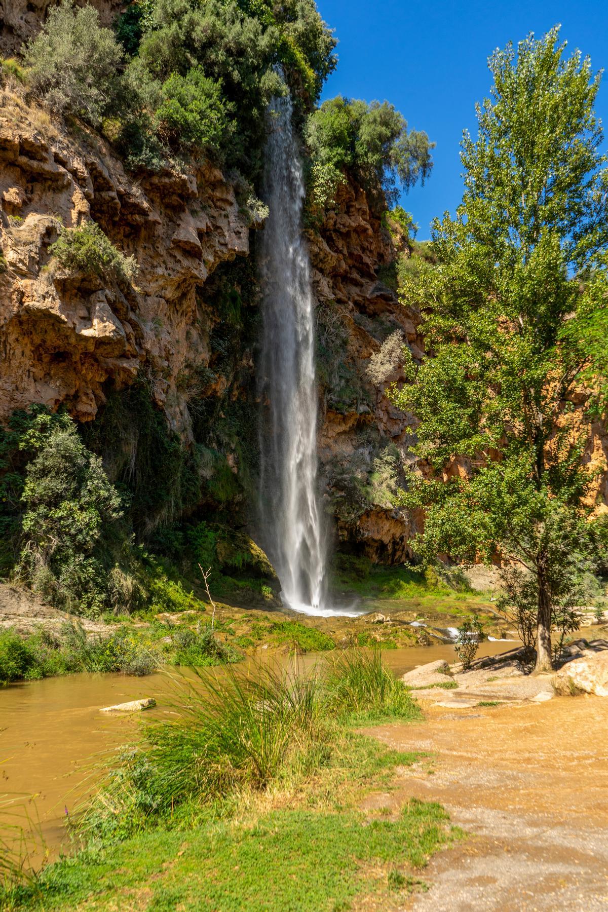El Salto de la Novia en el pueblo de Navajas