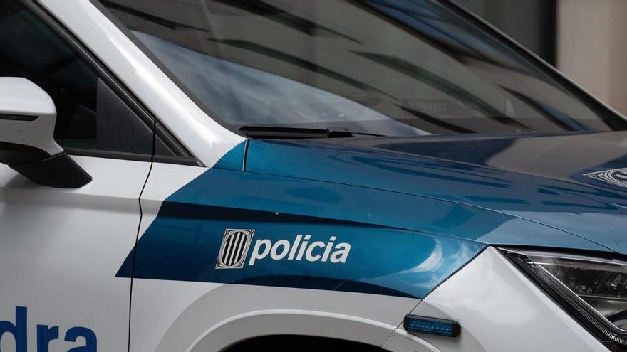 Detenido un hombre acusado de empujar a su pareja desde un cuarto piso en Barcelona
