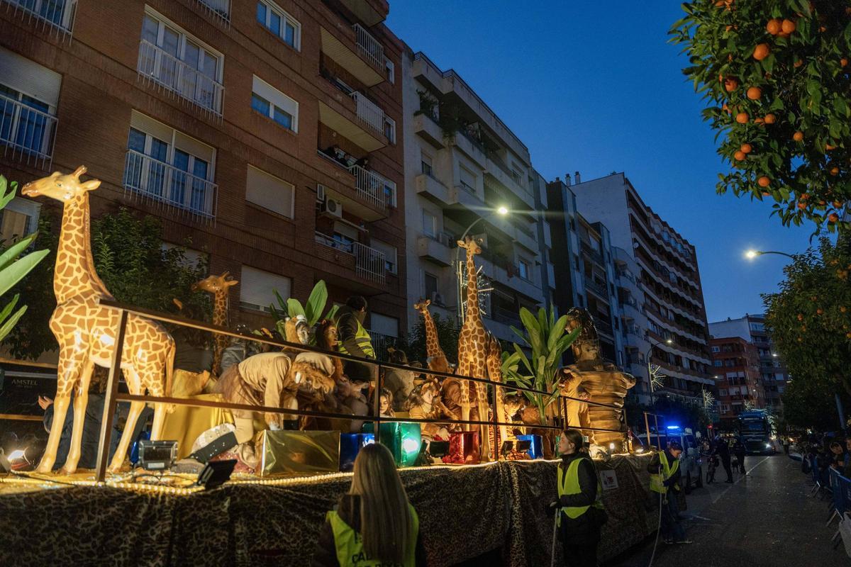 Fotogalería | Así fue el paso de los Reyes Magos por Badajoz