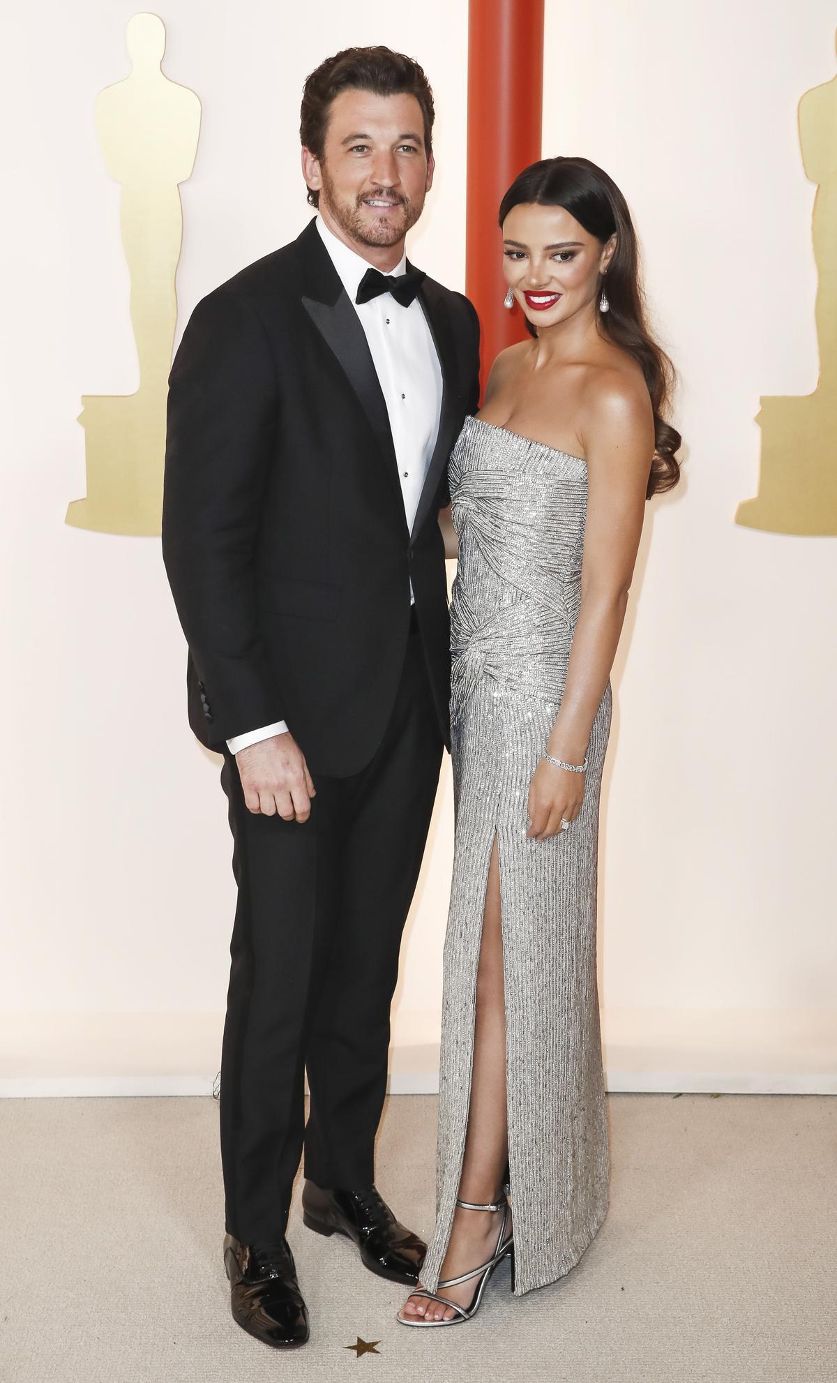 Hollywood (United States), 12/03/2023.- Actor Miles Teller (L) and his wife Keleigh Sperry Teller arrive for the 95th annual Academy Awards ceremony at the Dolby Theatre in Hollywood, Los Angeles, California, USA, 12 March 2023. The Oscars are presented for outstanding individual or collective efforts in filmmaking in 24 categories. (Estados Unidos) EFE/EPA/CAROLINE BREHMAN