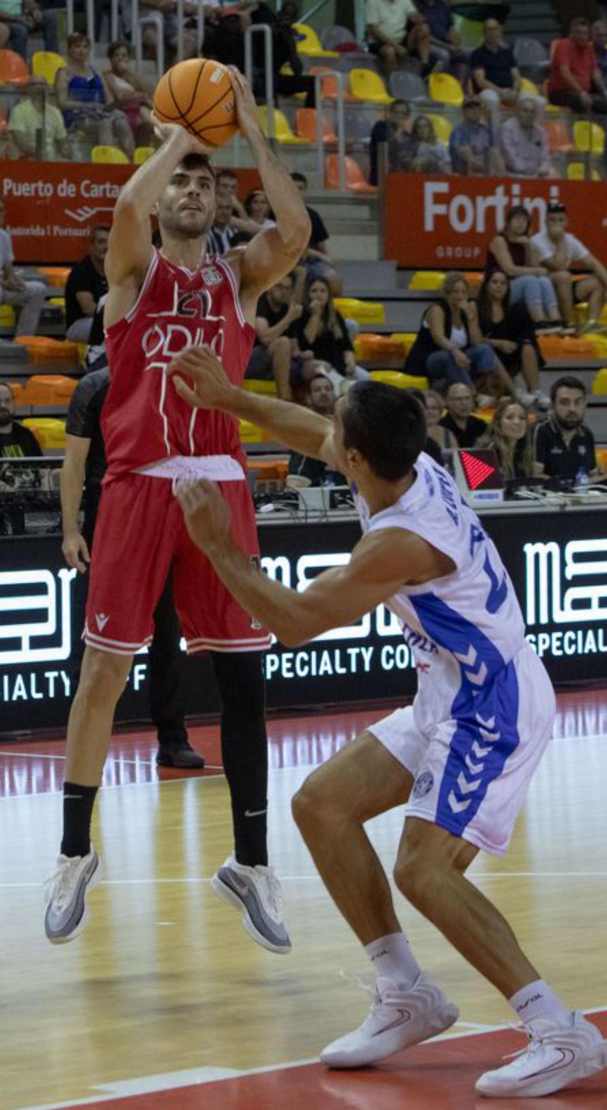 Jordá lanza a canasta.