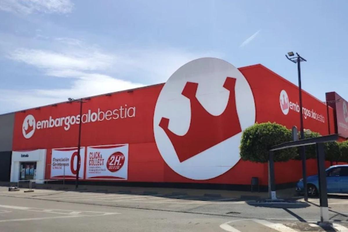 Cierra la tienda de Embargosalobestia de Nueva Condomina, en Murcia.