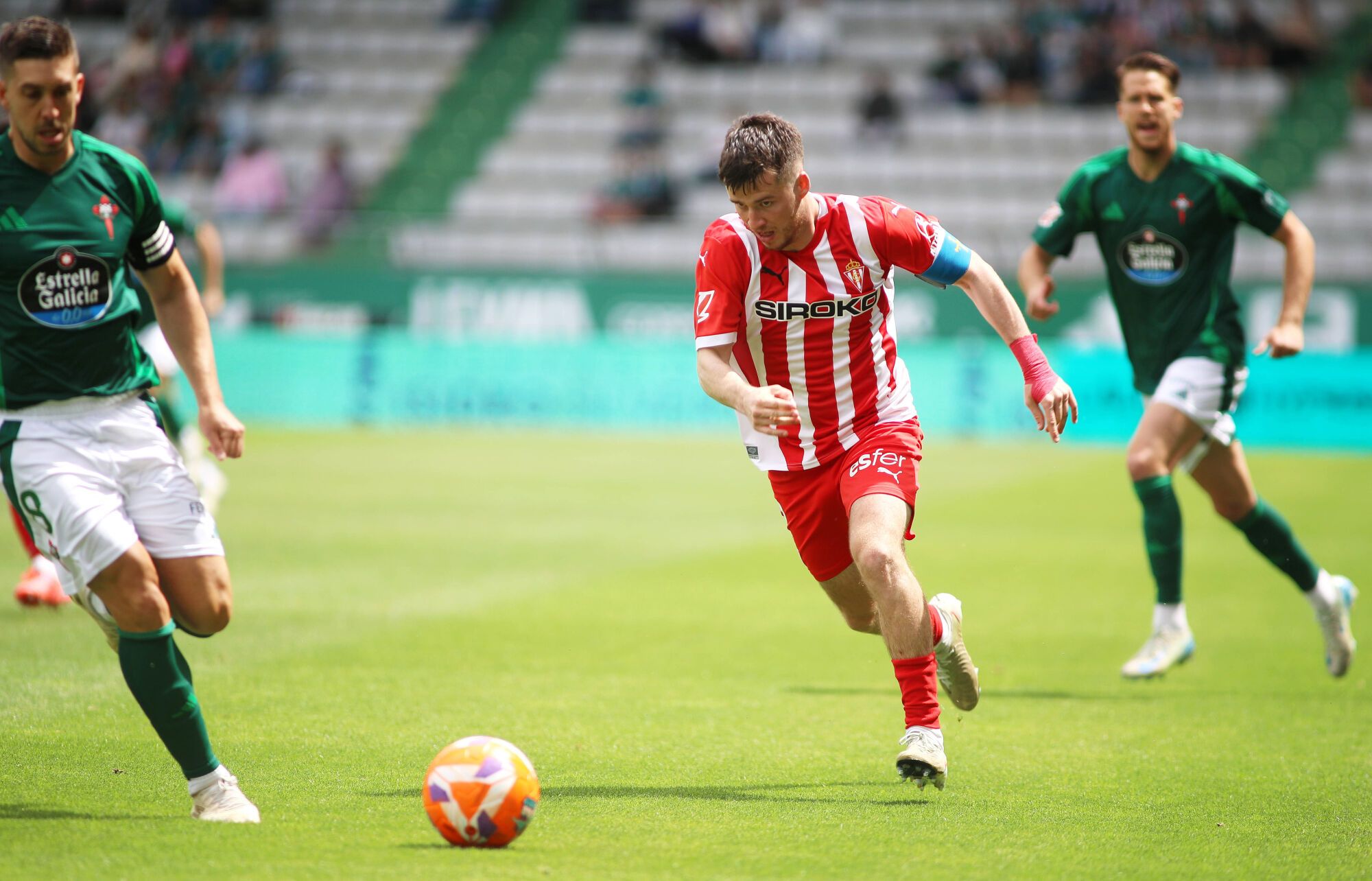 EN IMÁGENES: El último partido de la temporada del Sporting, disputado en Ferrol