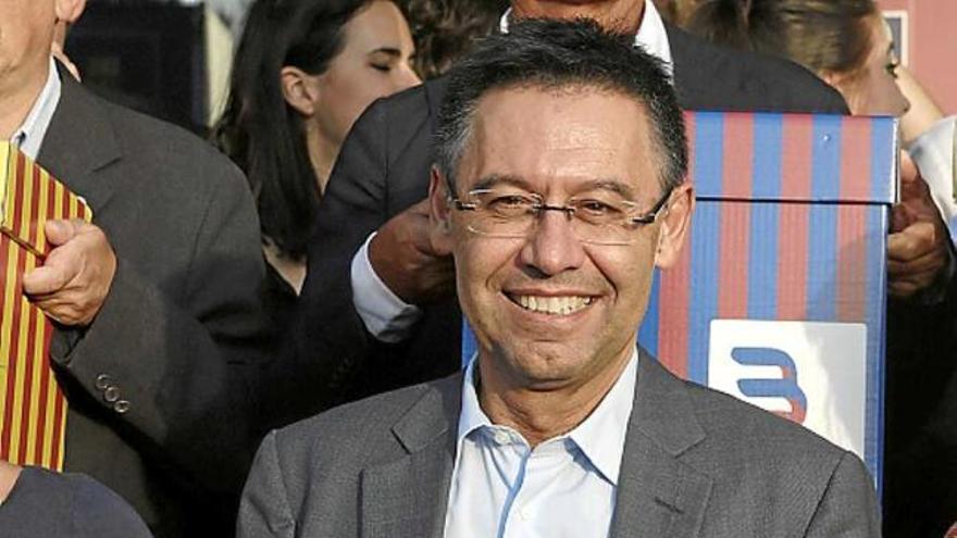 Josep Maria Bartomeu, content amb les firmes