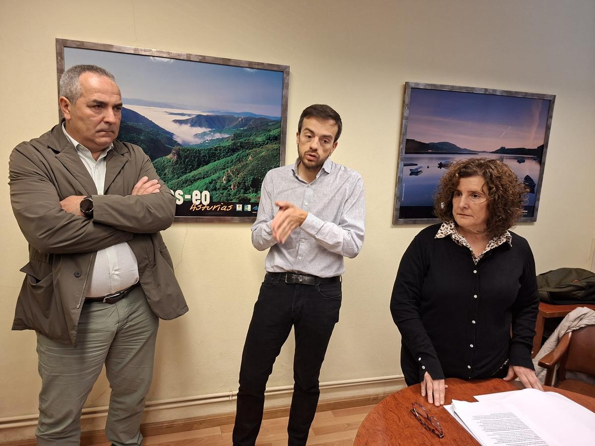 César Villabrille, Juan Ponte y Beatriz González, este miércoles, durante la presentación.