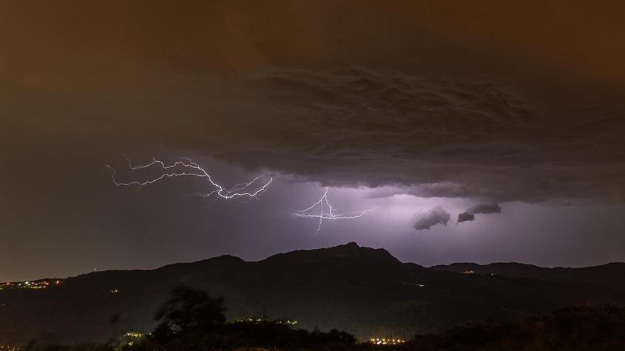 éctrica despierta a Vigo en plena madrugada: 349 rayos iluminaron Galicia