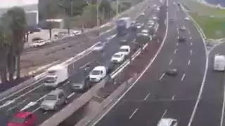 Retenciones en la GC-1 en dirección sur tras un accidente múltiple entre tres coches