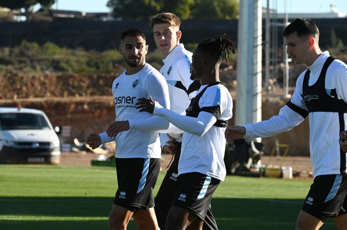 Raúl Sánchez, tras regresar de México, ya se entrenó esta semana con el equipo.