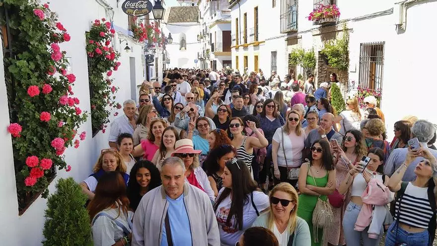 De bote en bote: turismo de masas y tradición en el Alcázar Viejo