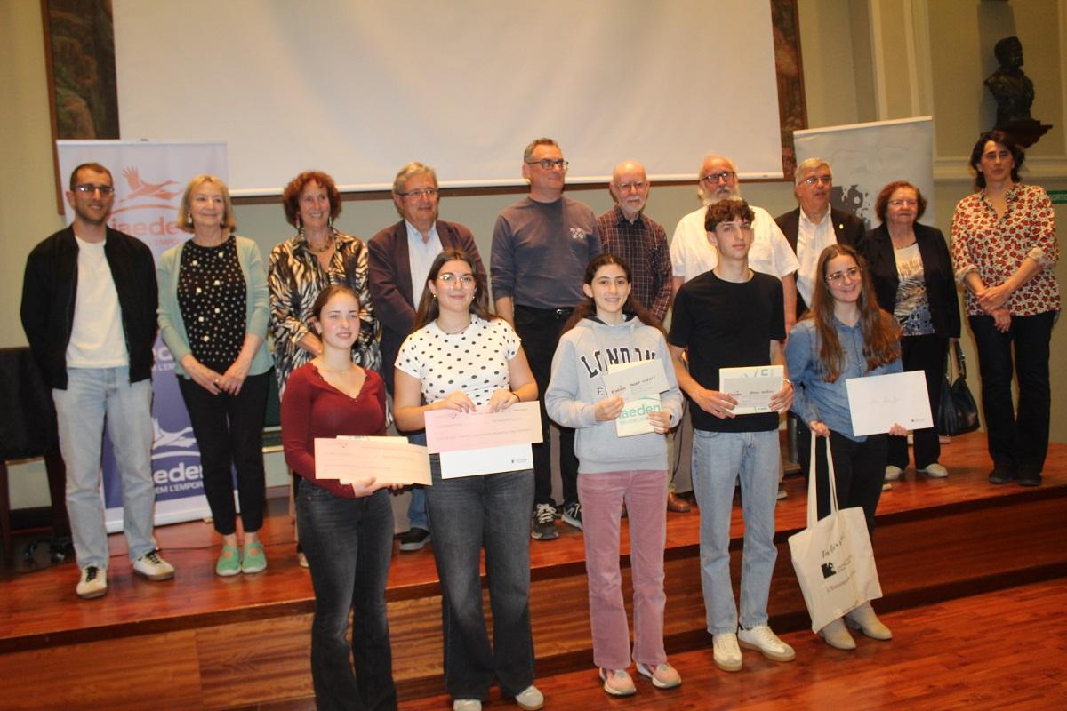 Els guardonats amb el jurat i els representants de l'organització