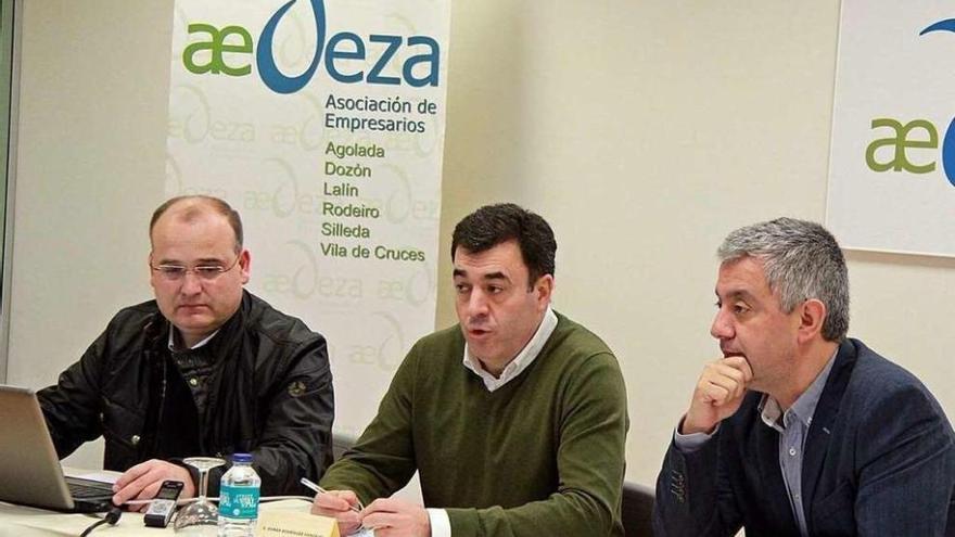 Lamas, Rodríguez y García, ayer en la presentación de la web en la sede de la asociación.