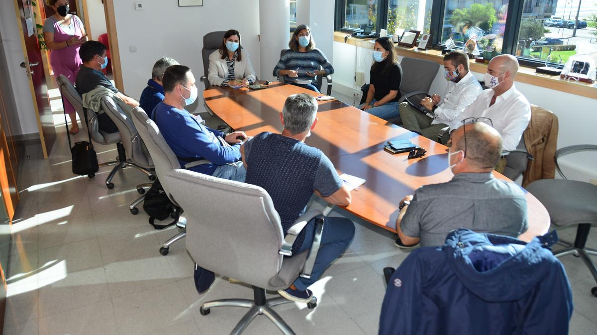 Reunión entre los alcaldes y los representantes de los trabajadores.