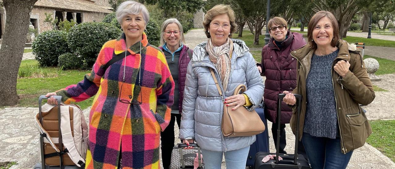 Las cinco protagonistas del documental de Marga Melià a su llegada a Lluc