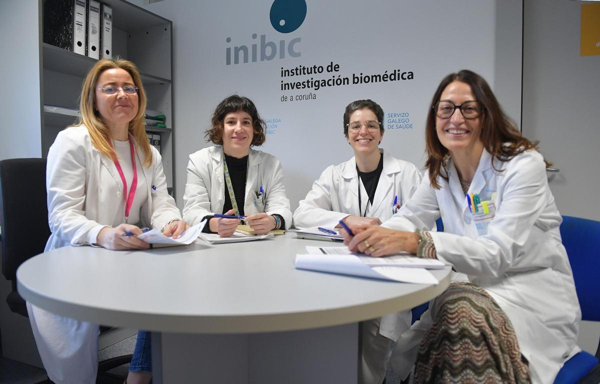 De izquierda a derecha, Silvia Díaz, Ana Copena, Andrea García y Mar Castellanos, en las instalaciones del Inibic, en A Coruña.