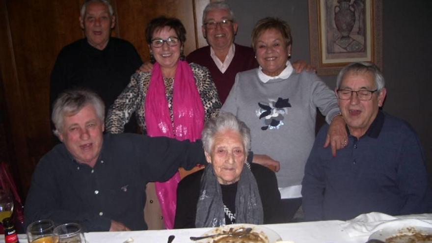 Magdalena García Ros celebró sus 105 años junto a su familia.