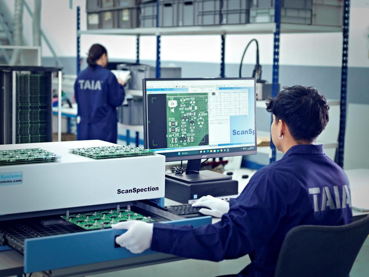 Una de las operarias de la compañía.