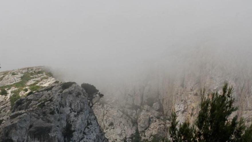 Archivfoto: Der Nebel verhüllt die Berge der Tramuntana.