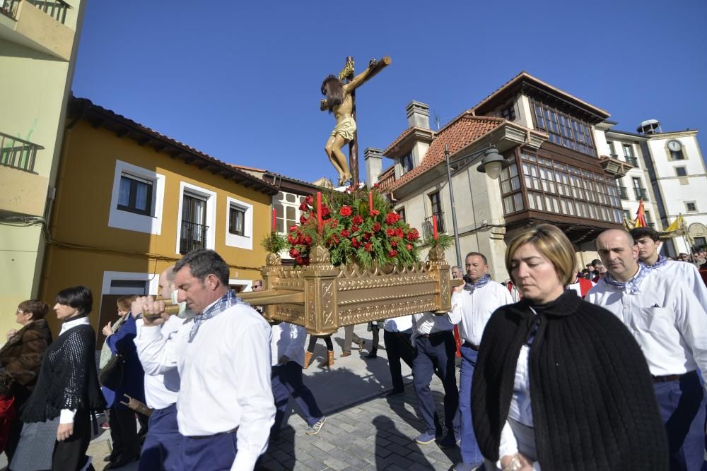 Procesión del cristo del socorro en Luanco