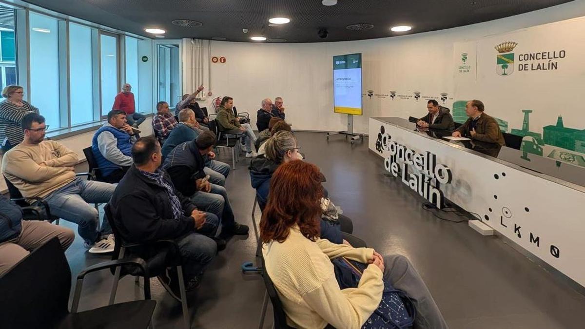 Recepción a trabajadores de un plan provincial en el Concello de Lalín.