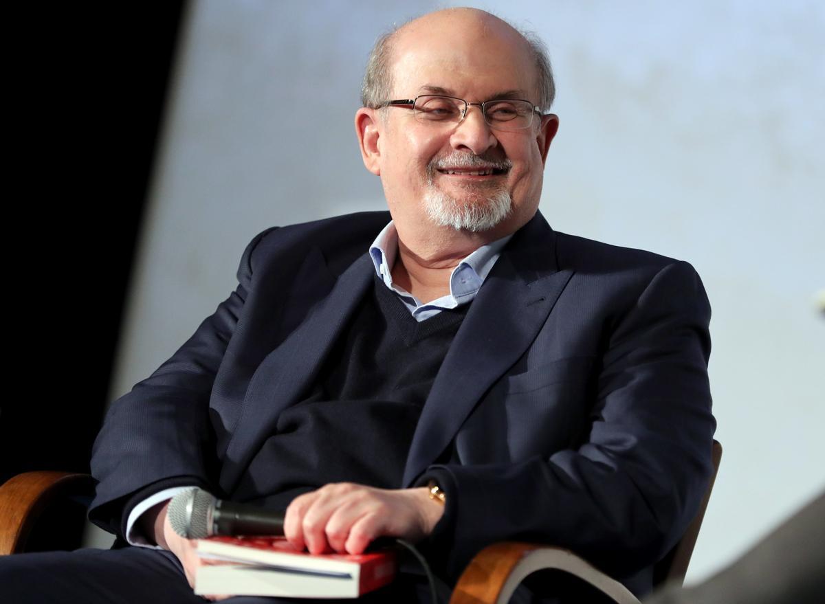 ‘Els versos satànics’, entre els llibres més venuts després de l’atac a Rushdie