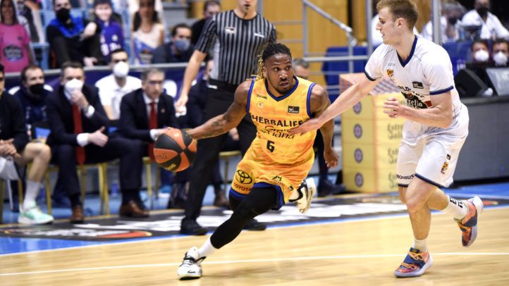 Partido entre el Monbús Obradoiro-Herbalife Gran Canaria (18/04/2021)