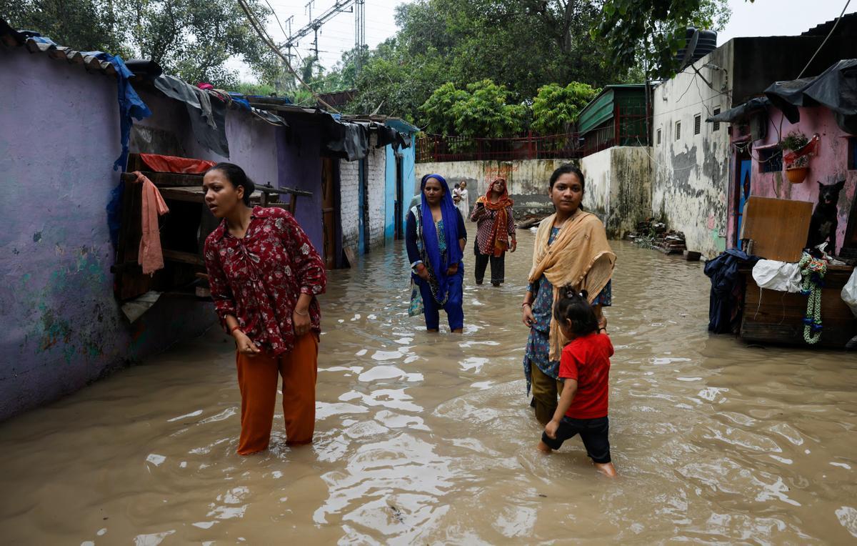 El río Yamuna se ha desbordado debido a las lluvias monzónicas en Nueva Delhi.