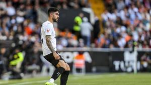 Unai Núñez, durante un partido en Mestalla