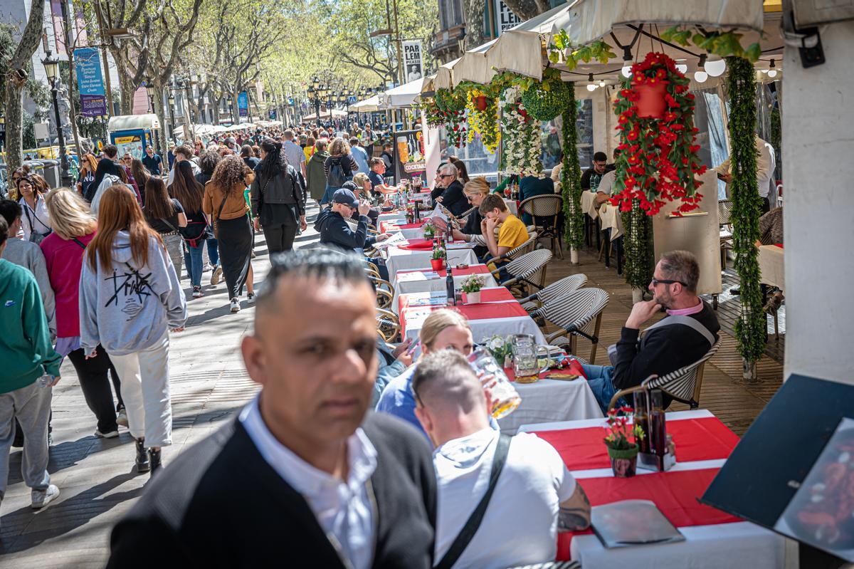 Los turistas inundan Barcelona en Semana Santa