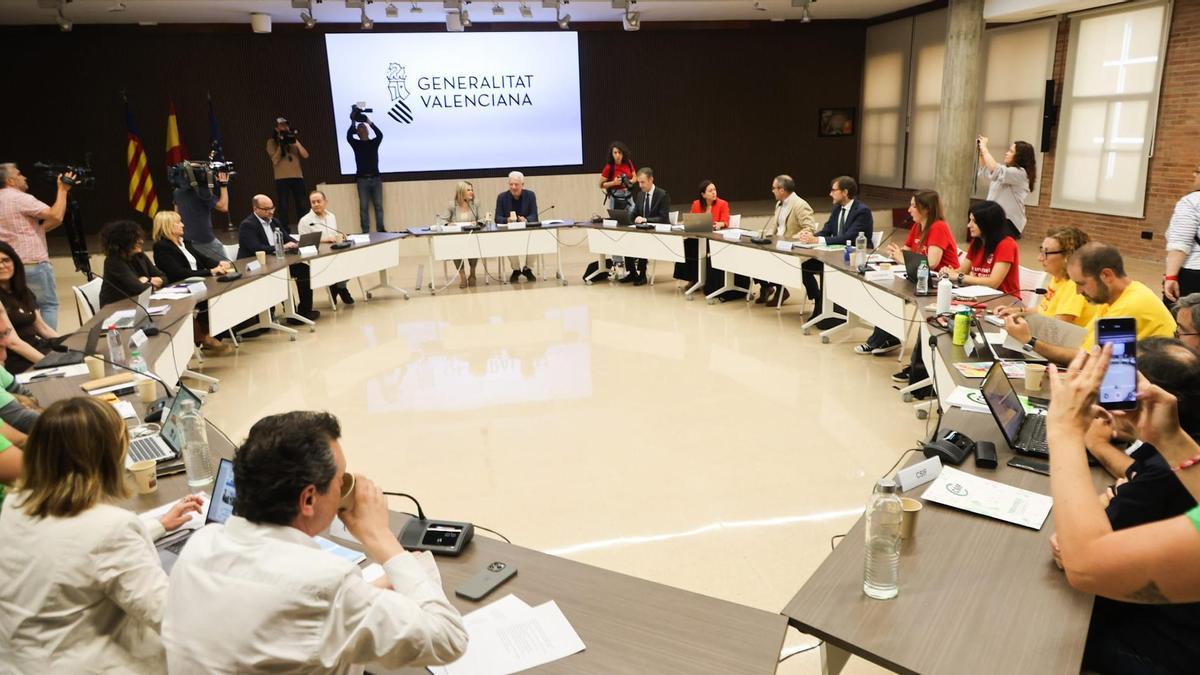 Reunión entre sindicatos y Consellería a la semana del inicio de la huelga educativa