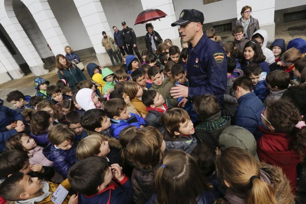 Exhibición policial para escolares.