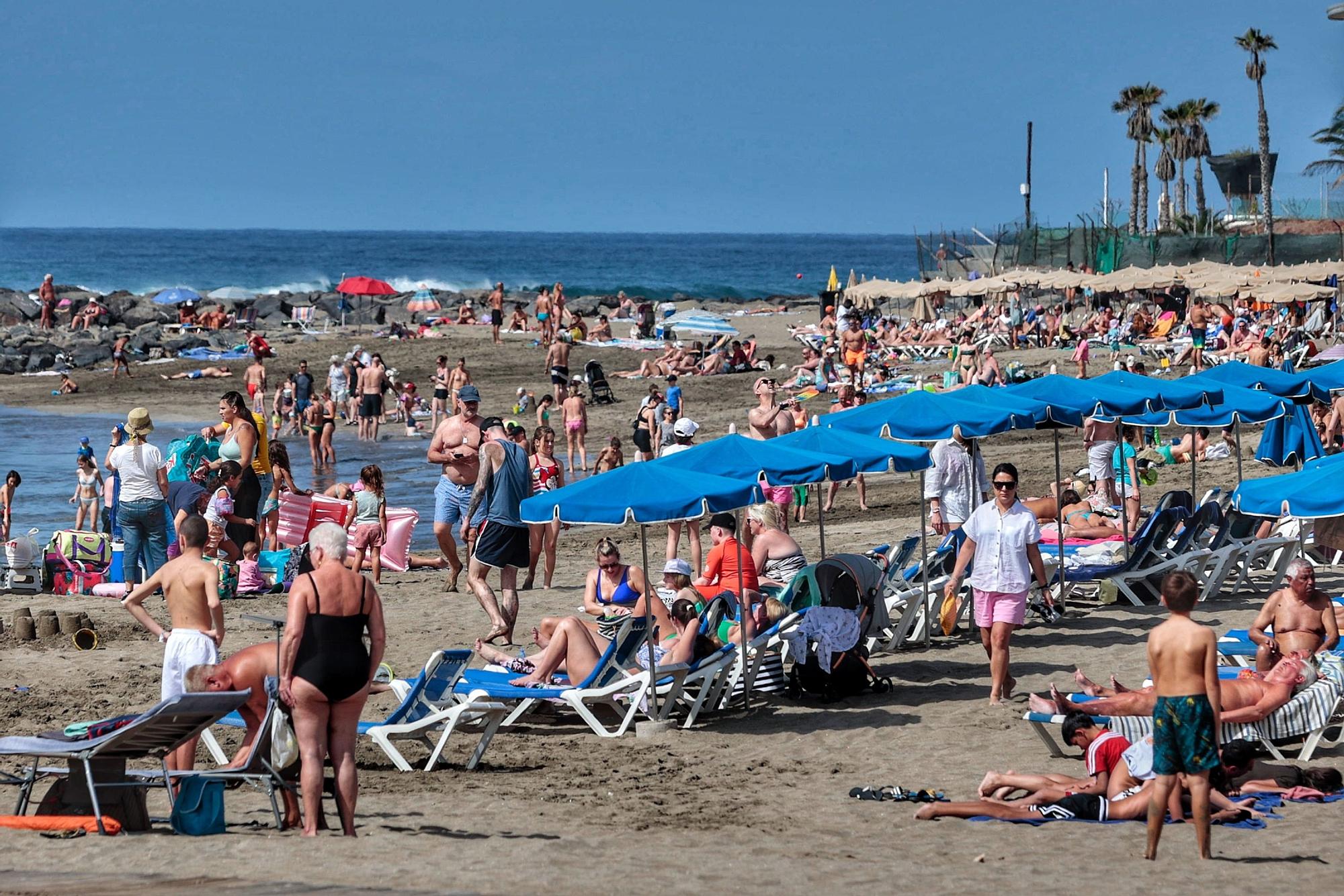 Playas llenas en el Sur de Tenerife durante la Semana Santa