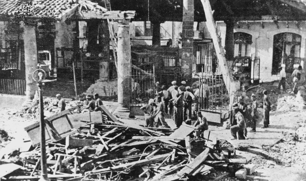 La Porxada de Granollers, donde murieron unas 80 personas, destruida por el bombardeo fascista del 31 de mayo de 1938.