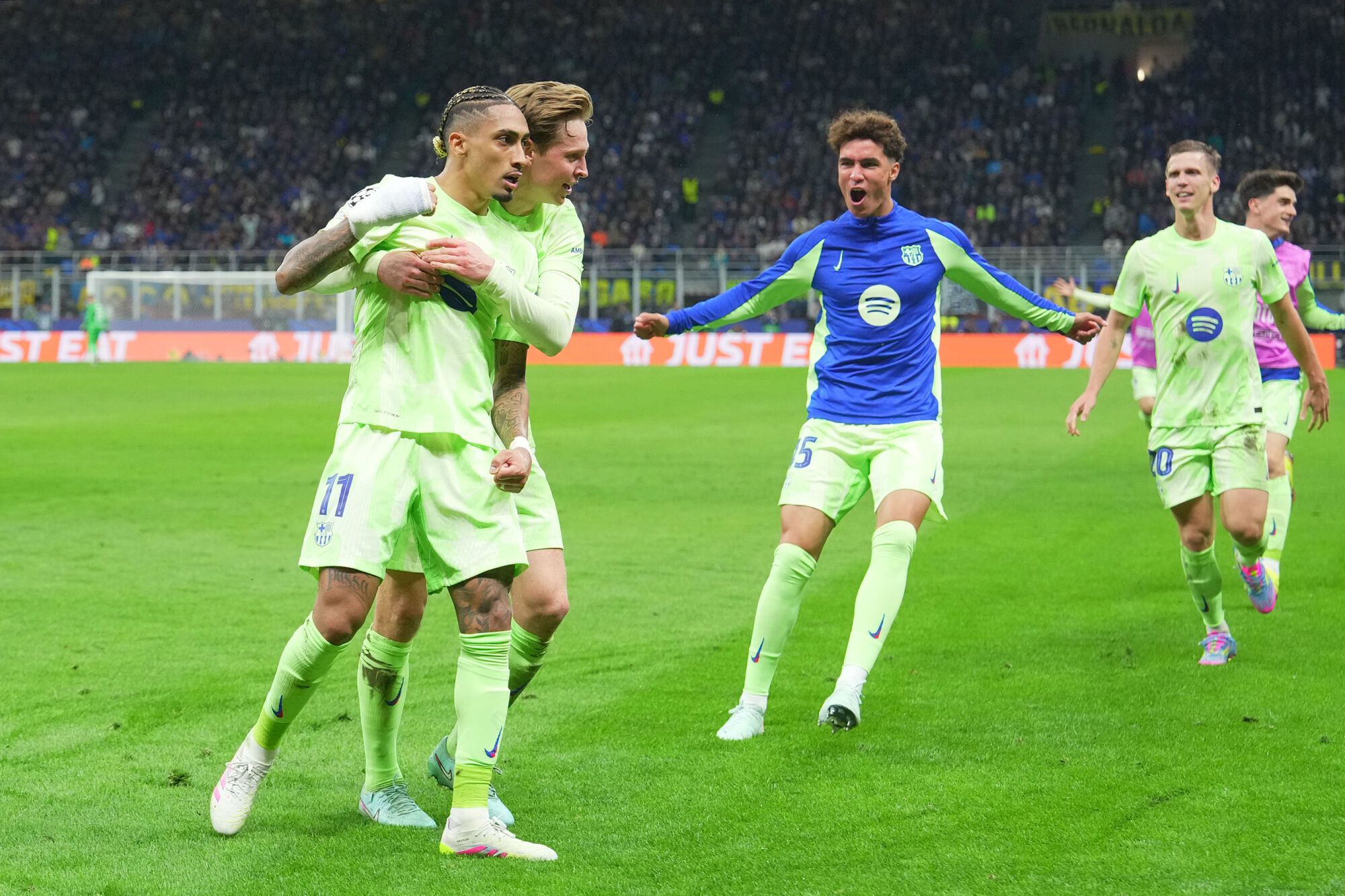 Barcelona's Raphinha celebrates after scoring goal 2 -3 during the Uefa Champions League soccer match between Inter and Barcelona  at San Siro Stadium in Milan , North Italy -  Tuesday  May 06, 2025 . Sport - Soccer (Photo by Spada/LaPresse)