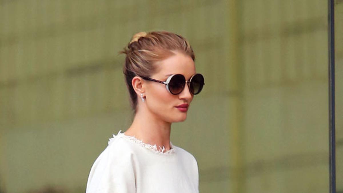 Rosie Huntington-Whiteley con un little white dress