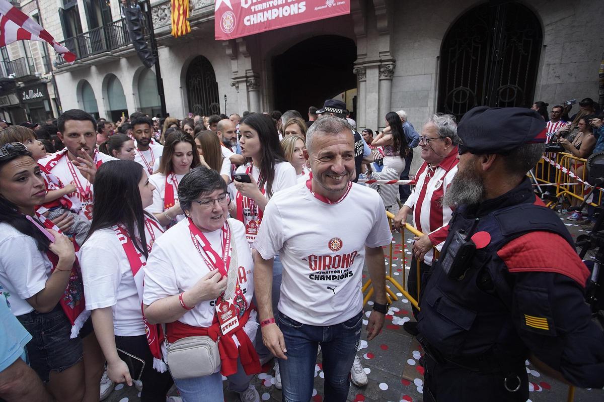 El Girona celebra su entrada a la Champions con su afición