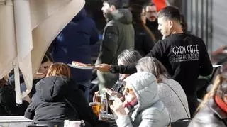 Un restaurante de Zaragoza ofrece 900 euros por un trabajo a media jornada y le llueven las críticas: "No sé cuánto debería pagarse"
