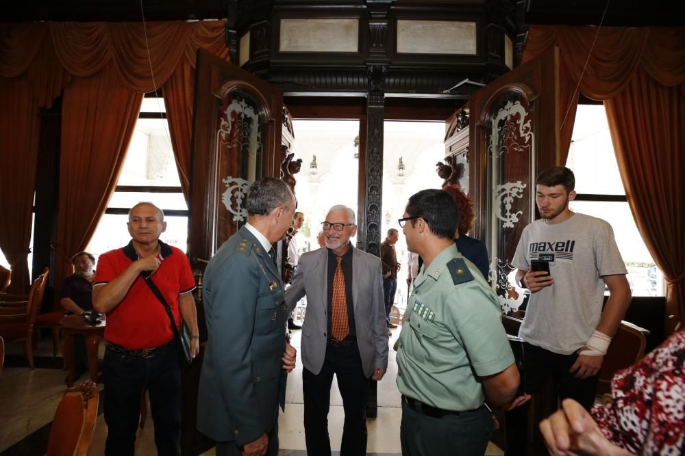 La Sociedad Casino de Torrevieja acoge hasta el lunes una exposición fotográfica de Manuel Lorenzo con motivo del 175 aniversario de la Guardia Civil. La inauguración el martes estuvo precedida por un