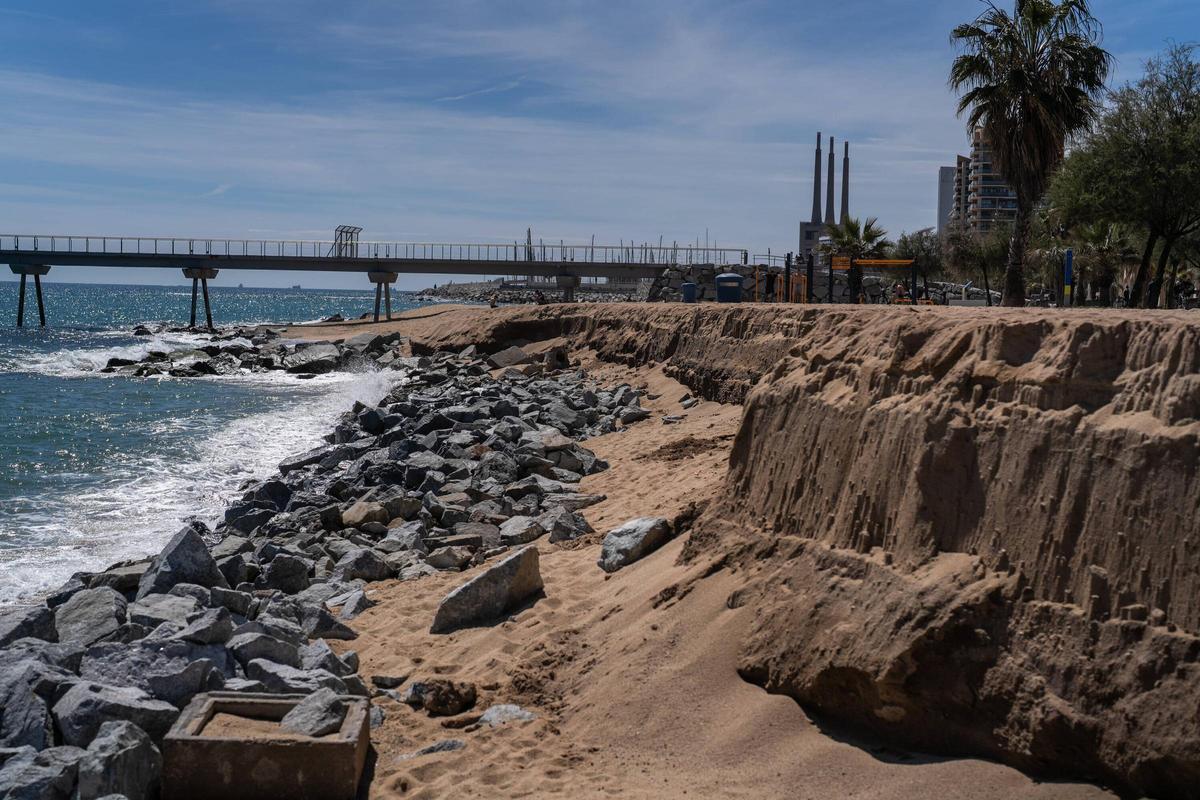 La playa de Badalona, este lunes.