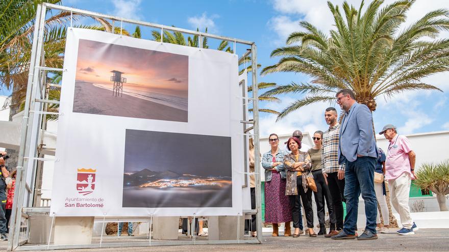 San Bartolomé inaugura la exposición urbana del fotógrafo Juan Méndez